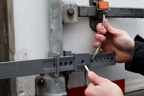 Applying SL-J-MS-BAR31 to trailer door