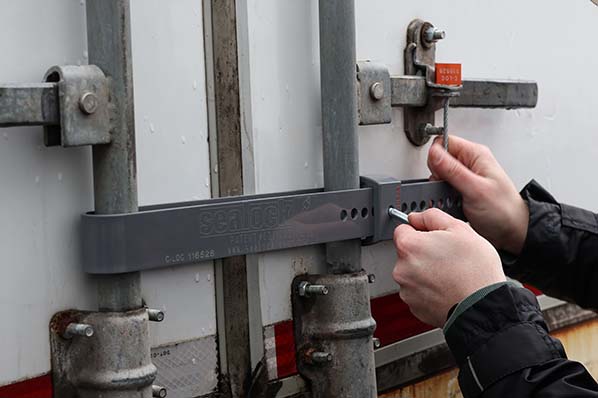 Man securing cable seal on SL-U-MS-BAR30